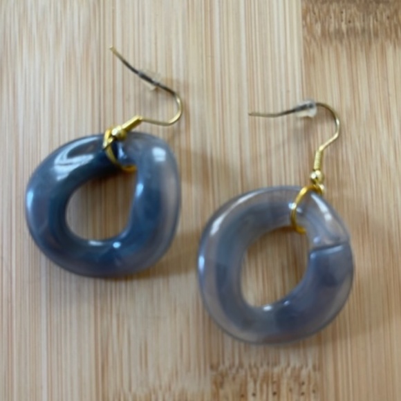 Gray Lucite Necklace And Matching Earrings - Picture 3 of 3